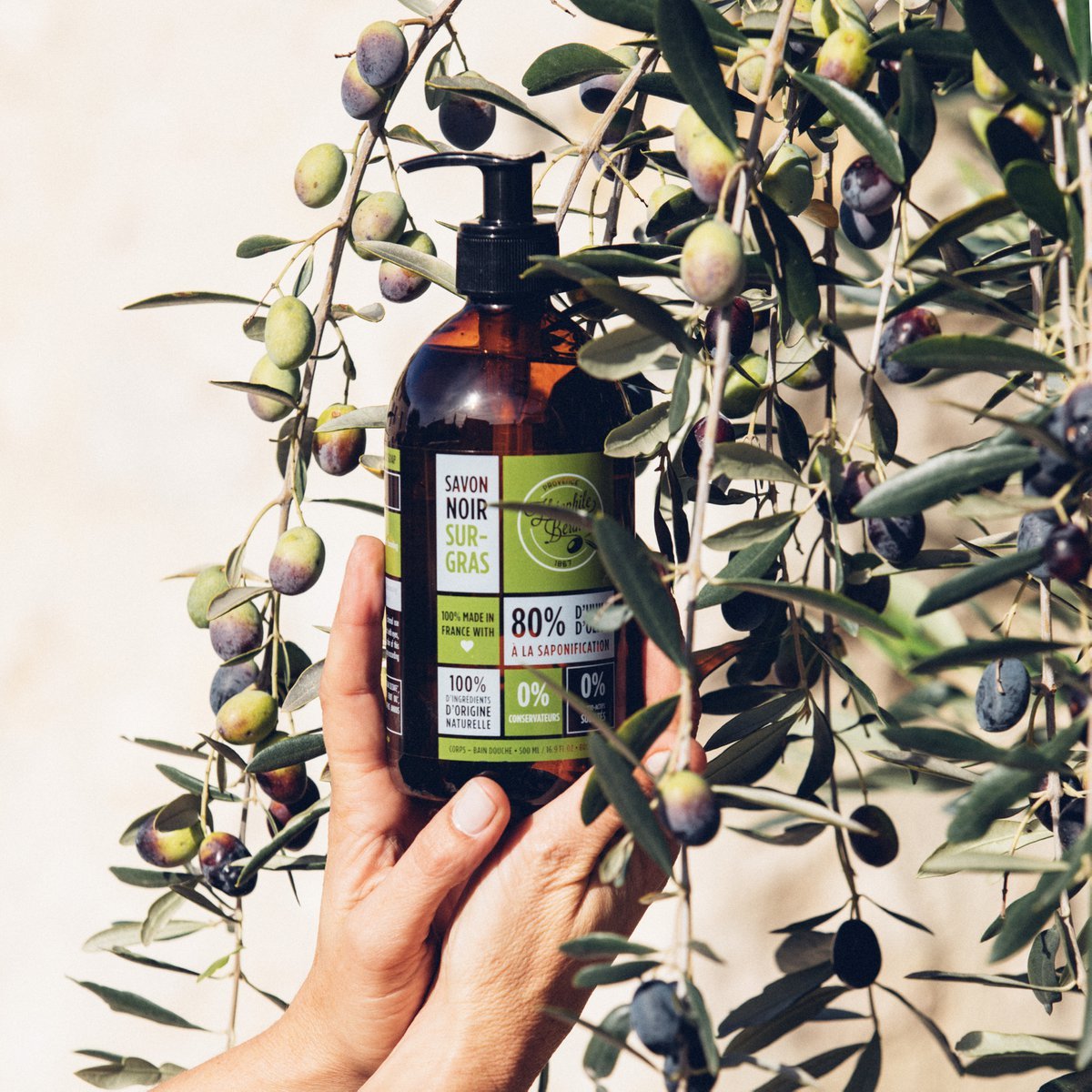 Théophile Berthon oliiviöljynestesaippua Savon Noir Surgras, 500ml